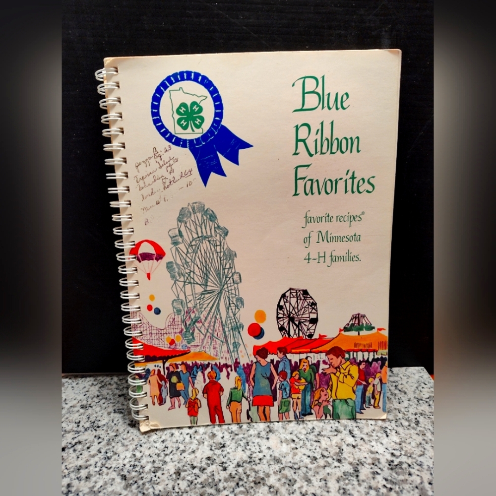 Cookbook - Blue Ribbon Favorites of Minnesota 4-H Families. Vintage 1986.